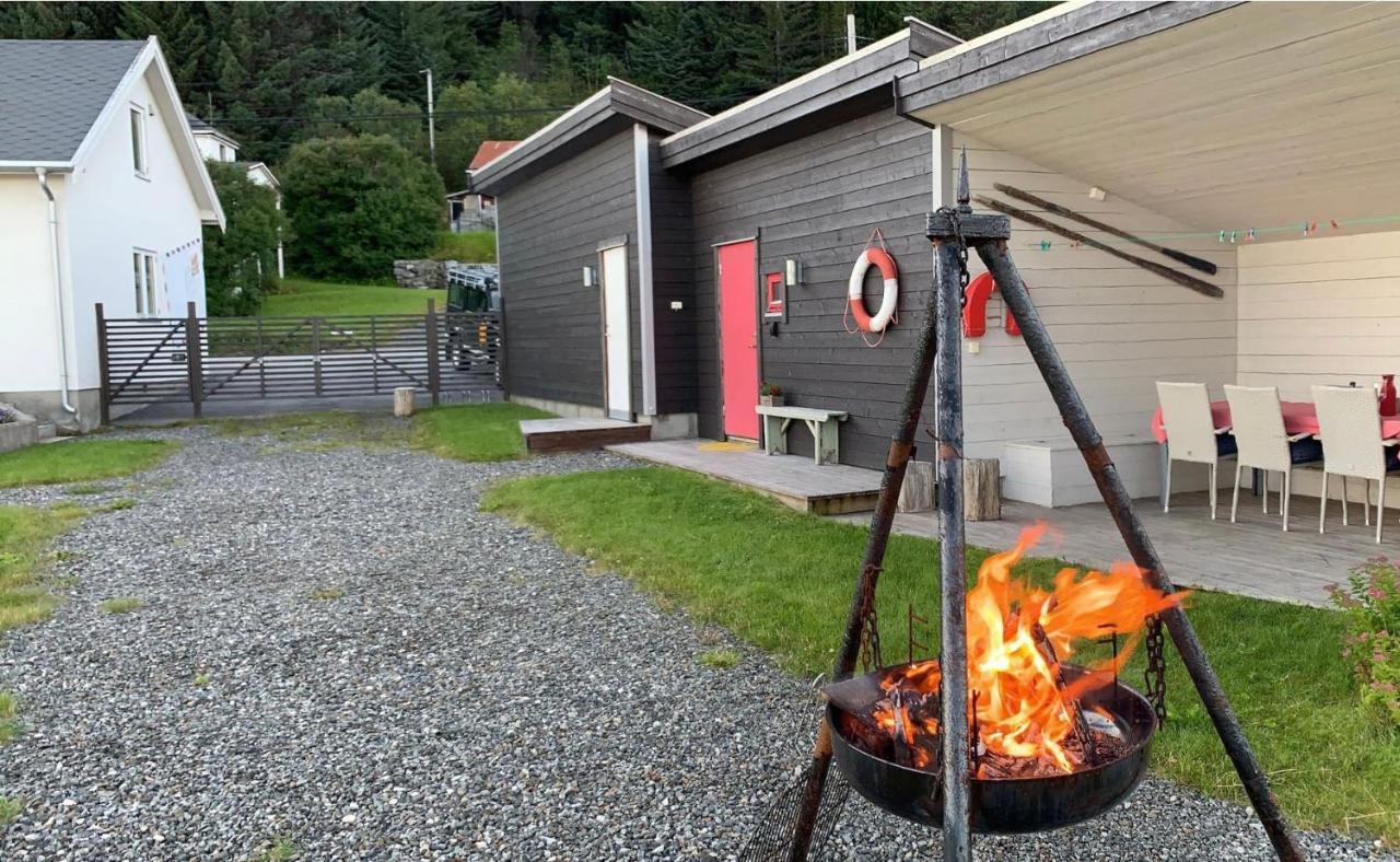 Tinebua Basecamp Senja Hostel Berg  Exterior photo